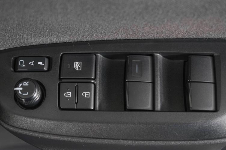 Toyota Yaris 25 из 25