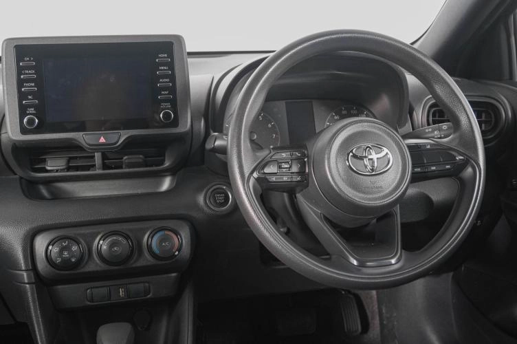 Toyota Yaris 14 из 25