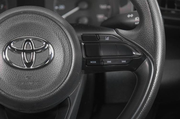 Toyota Yaris 17 из 25