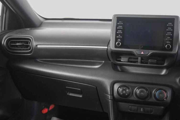 Toyota Yaris 12 из 25