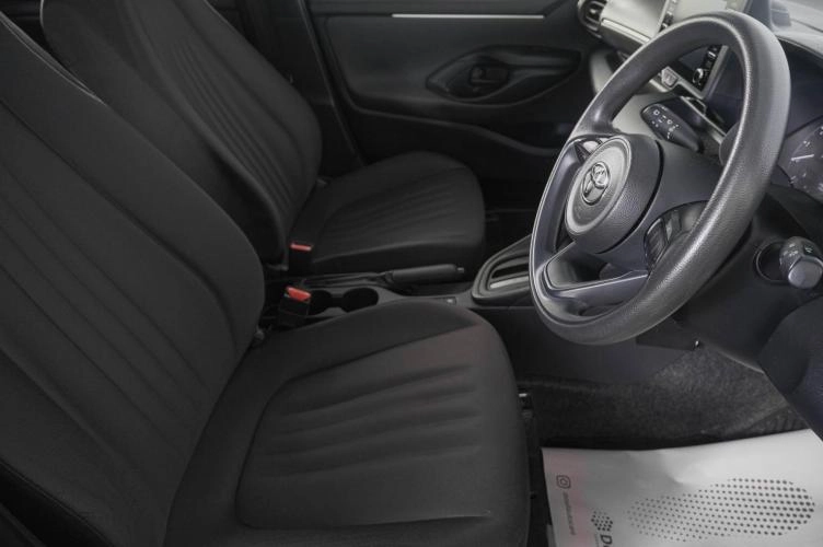 Toyota Yaris 11 из 25