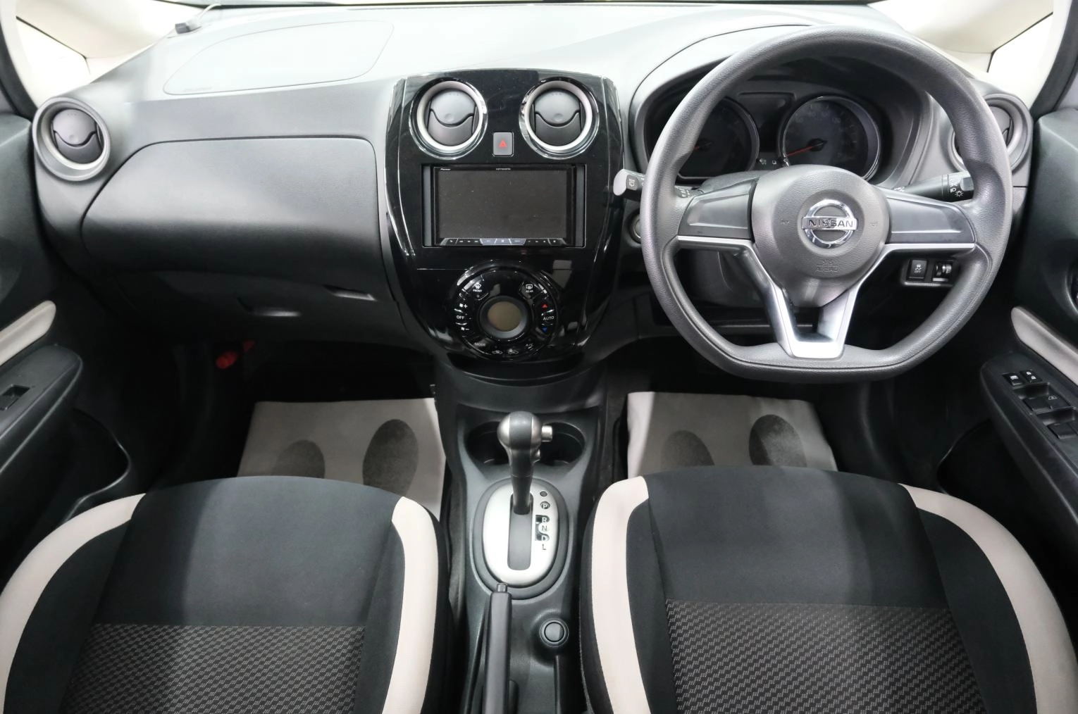 Nissan Note 13 из 22