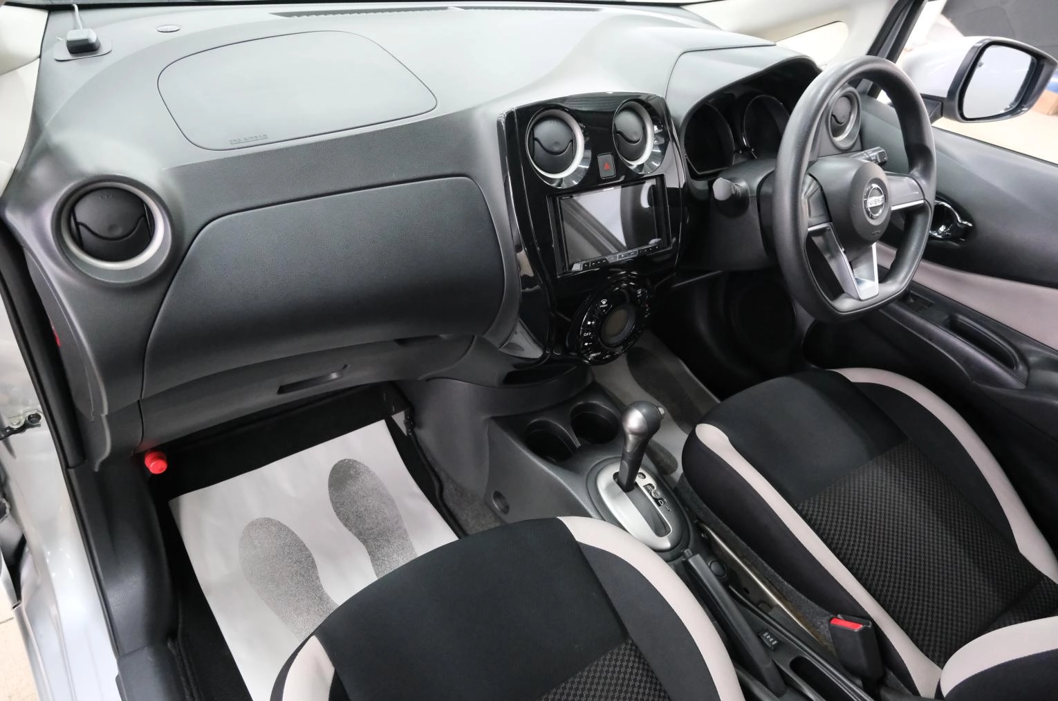 Nissan Note 18 из 22
