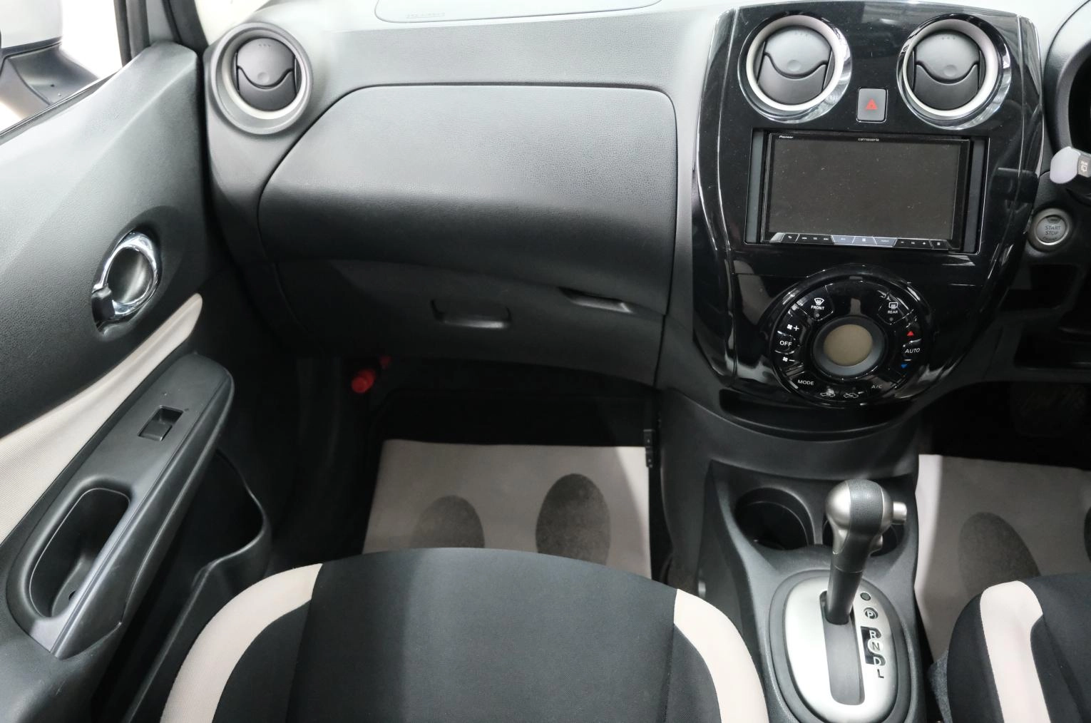 Nissan Note 17 из 22