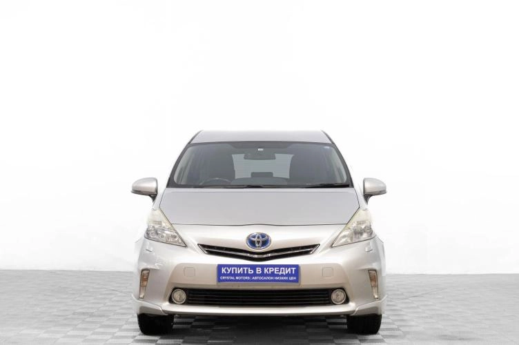 Toyota Prius Alpha 2 из 6