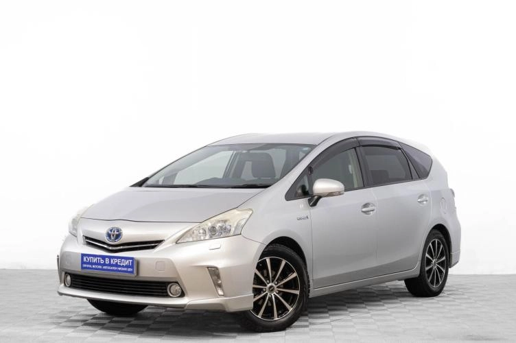 Toyota Prius Alpha 3 из 6