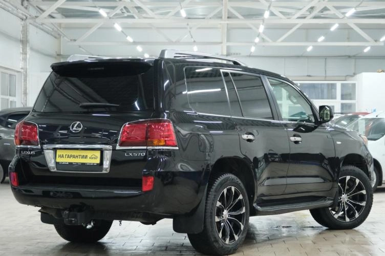 Lexus LX 6 из 6