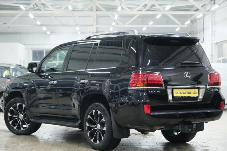 Lexus LX 4 из 6