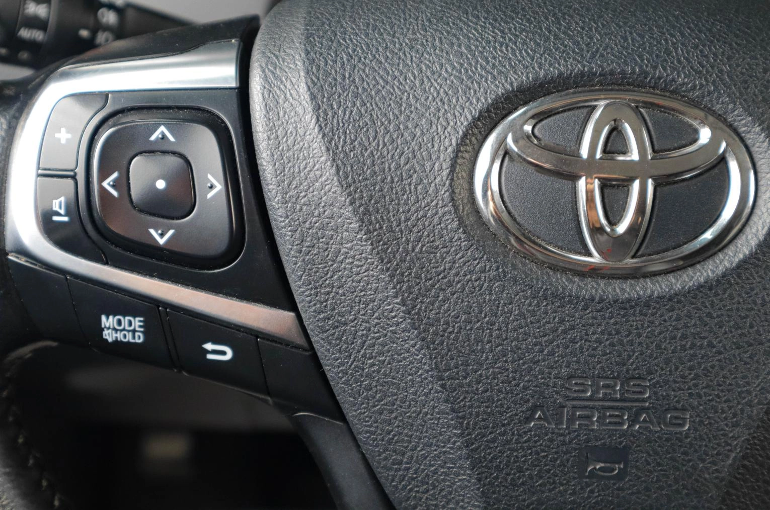 Toyota Camry 15 из 22