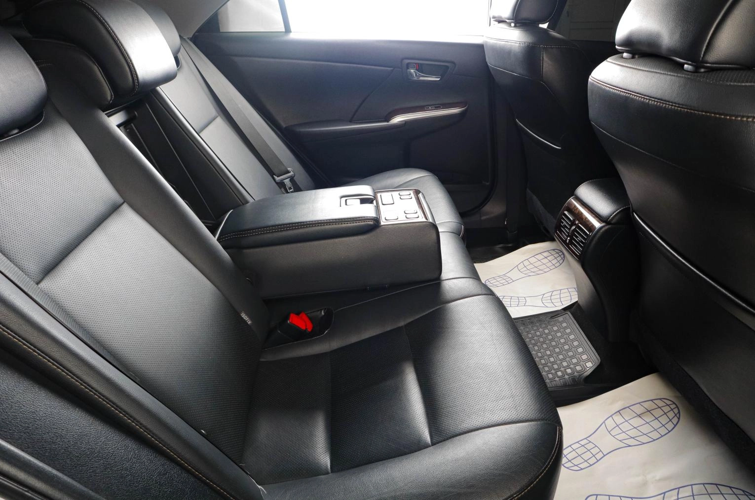 Toyota Camry 9 из 22