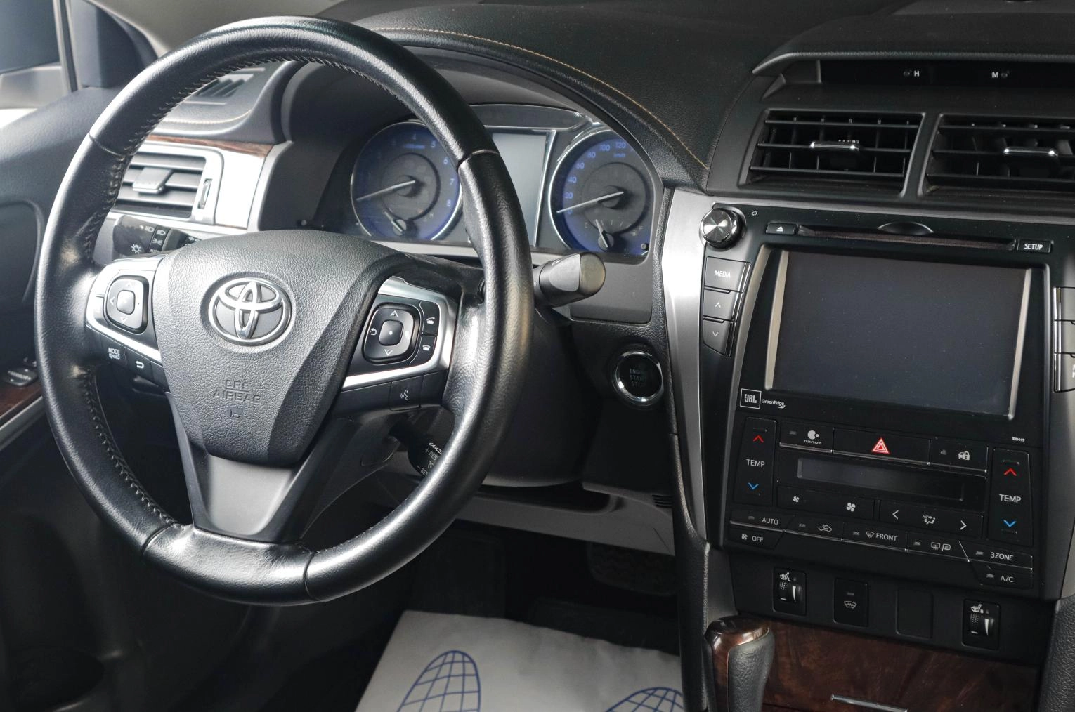 Toyota Camry 11 из 22