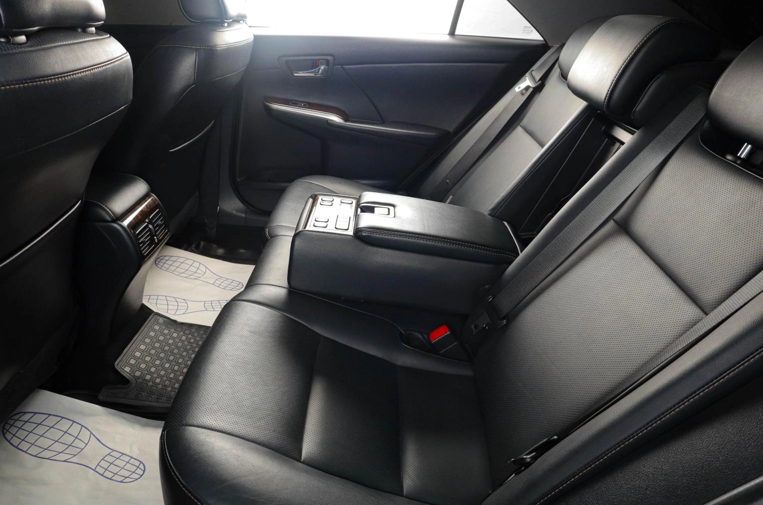 Toyota Camry 8 из 22