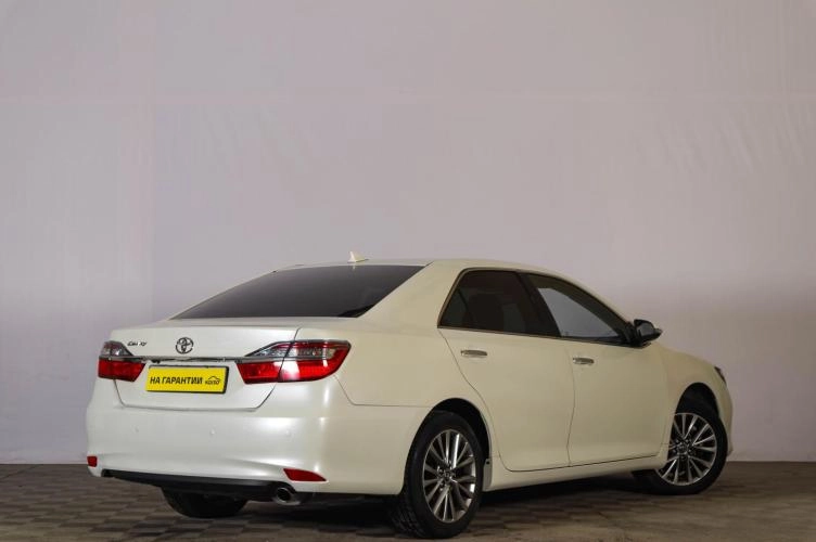 Toyota Camry 4 из 5