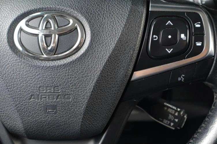 Toyota Camry 16 из 22