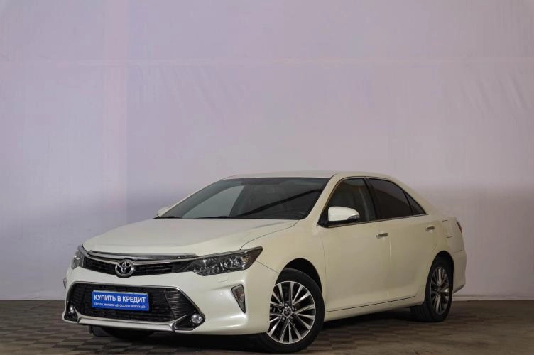 Toyota Camry 3 из 5