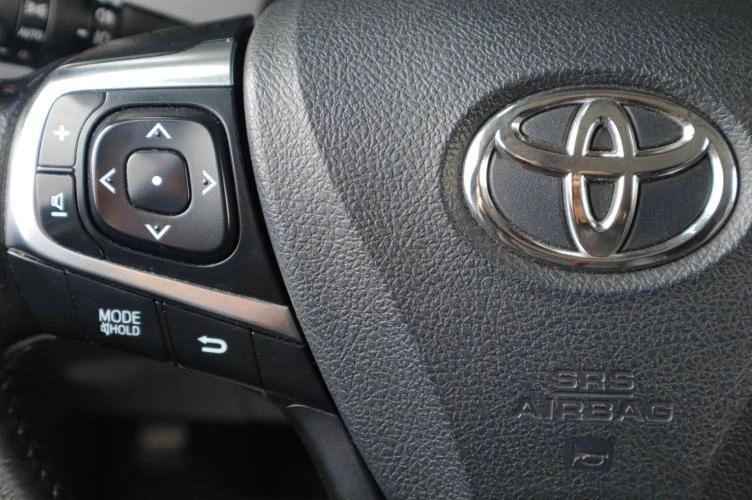 Toyota Camry 15 из 22