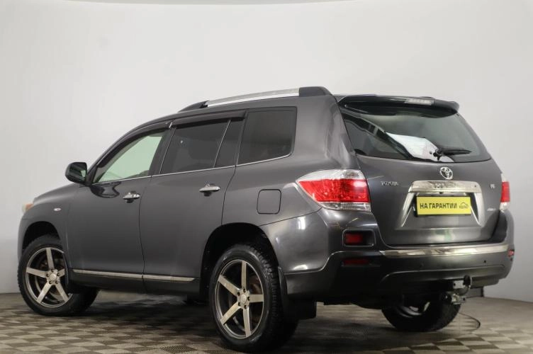 Toyota Highlander 6 из 6