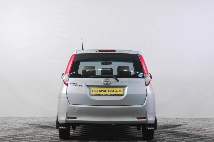 Toyota Passo Sette 5 из 19