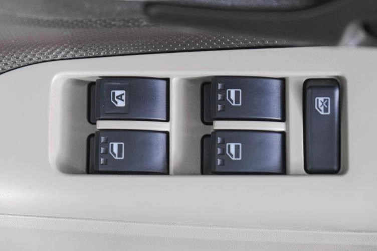 Toyota Passo Sette 19 из 19