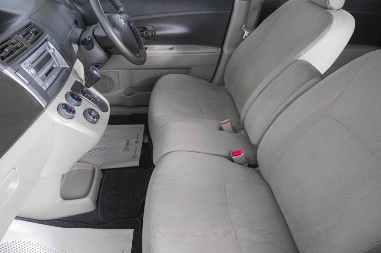 Toyota Passo Sette 8 из 19