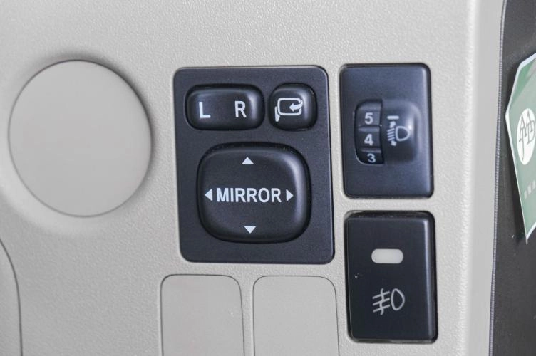 Toyota Passo Sette 18 из 19