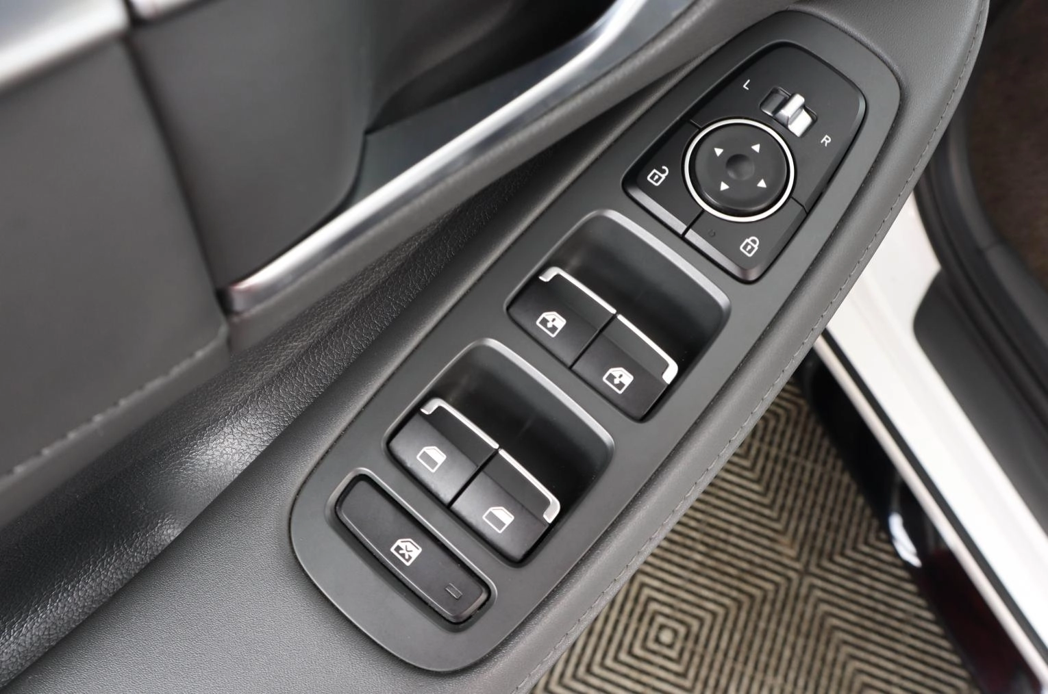 Hyundai Sonata 29 из 30