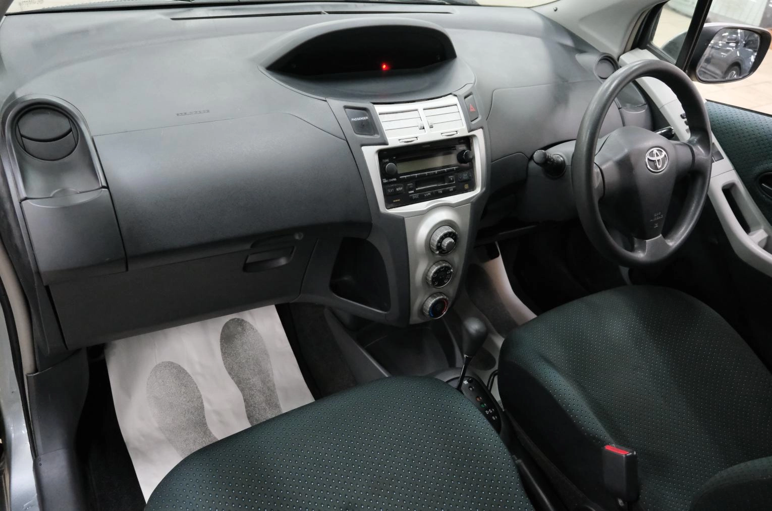 Toyota Vitz 17 из 21