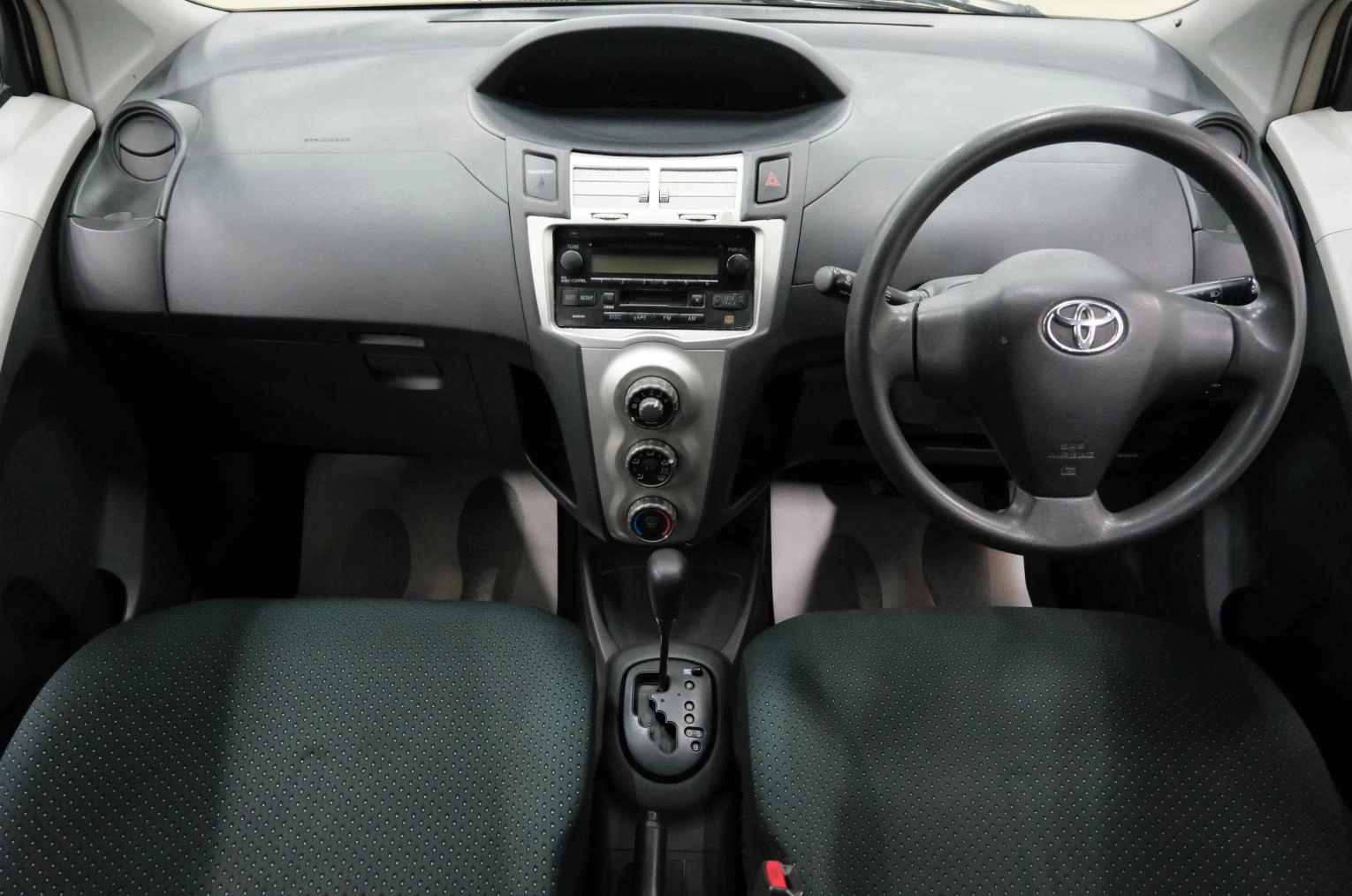 Toyota Vitz 12 из 21