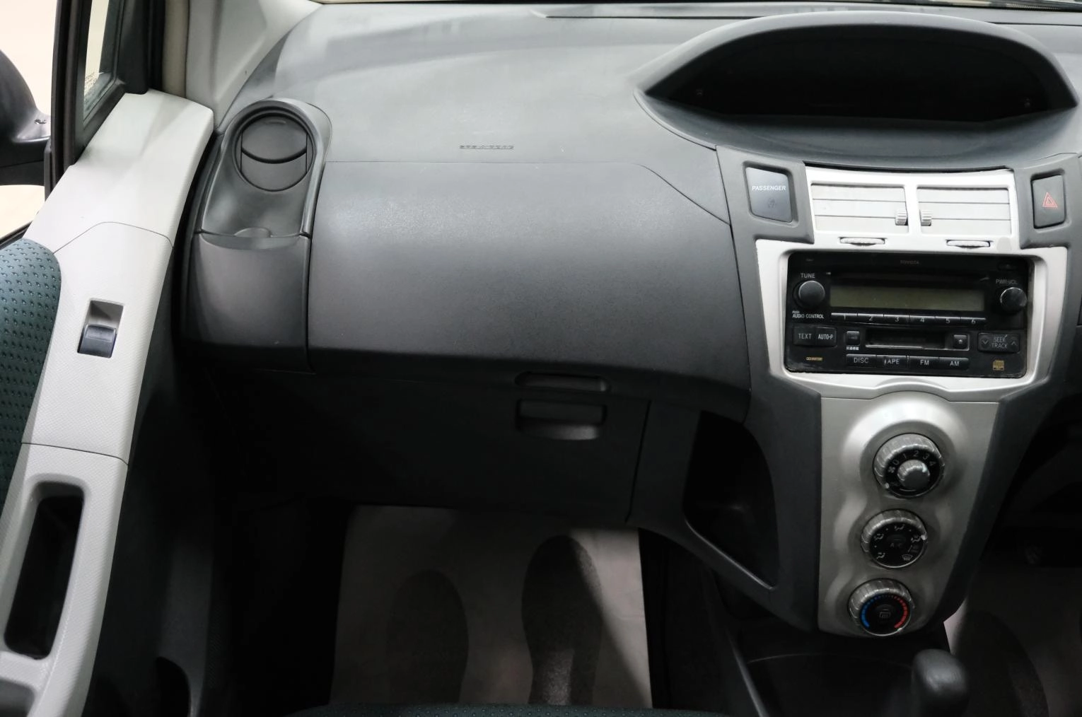 Toyota Vitz 16 из 21