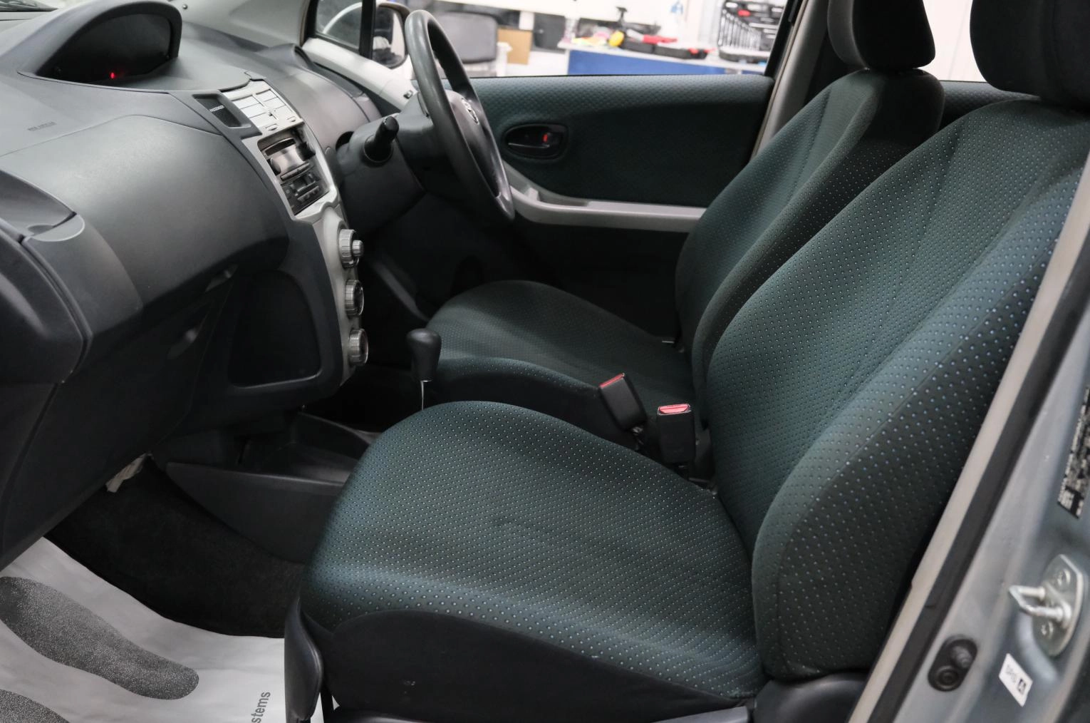 Toyota Vitz 18 из 21