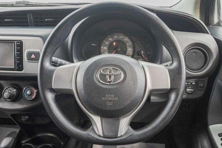 Toyota Vitz 14 из 25