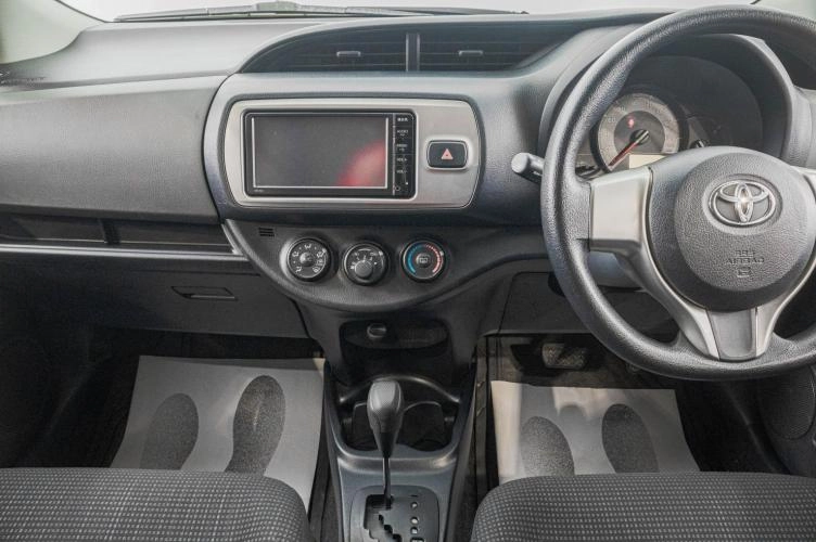 Toyota Vitz 16 из 25