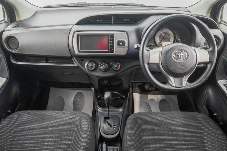 Toyota Vitz 10 из 25
