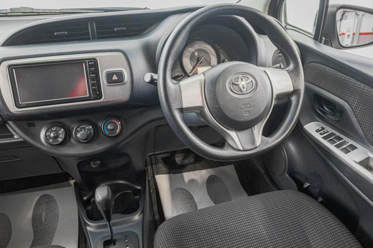 Toyota Vitz 15 из 25