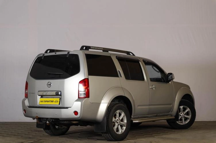 Nissan Pathfinder 4 из 5