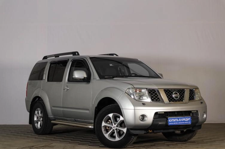Nissan Pathfinder 1 из 5