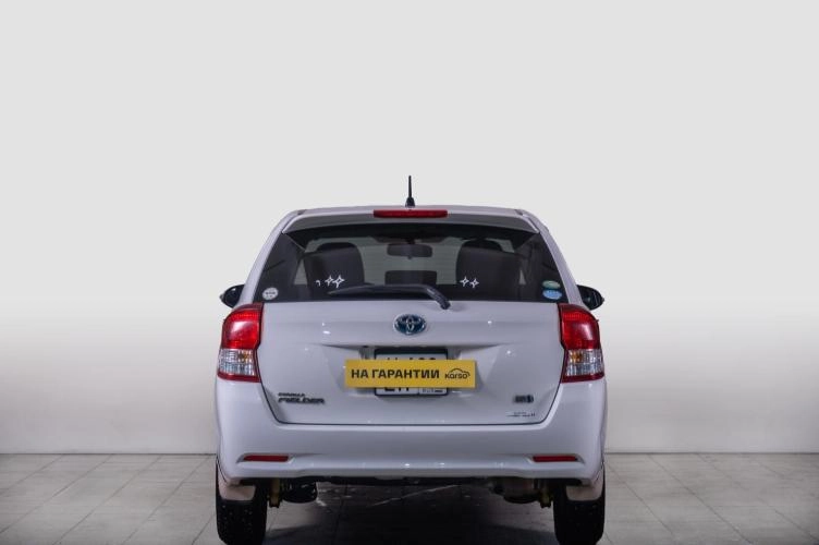 Toyota Corolla Fielder 4 из 5