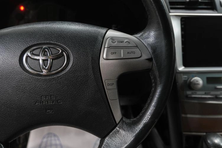 Toyota Camry 4 из 5