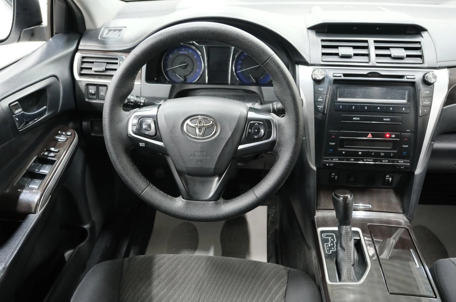 Toyota Camry 11 из 24