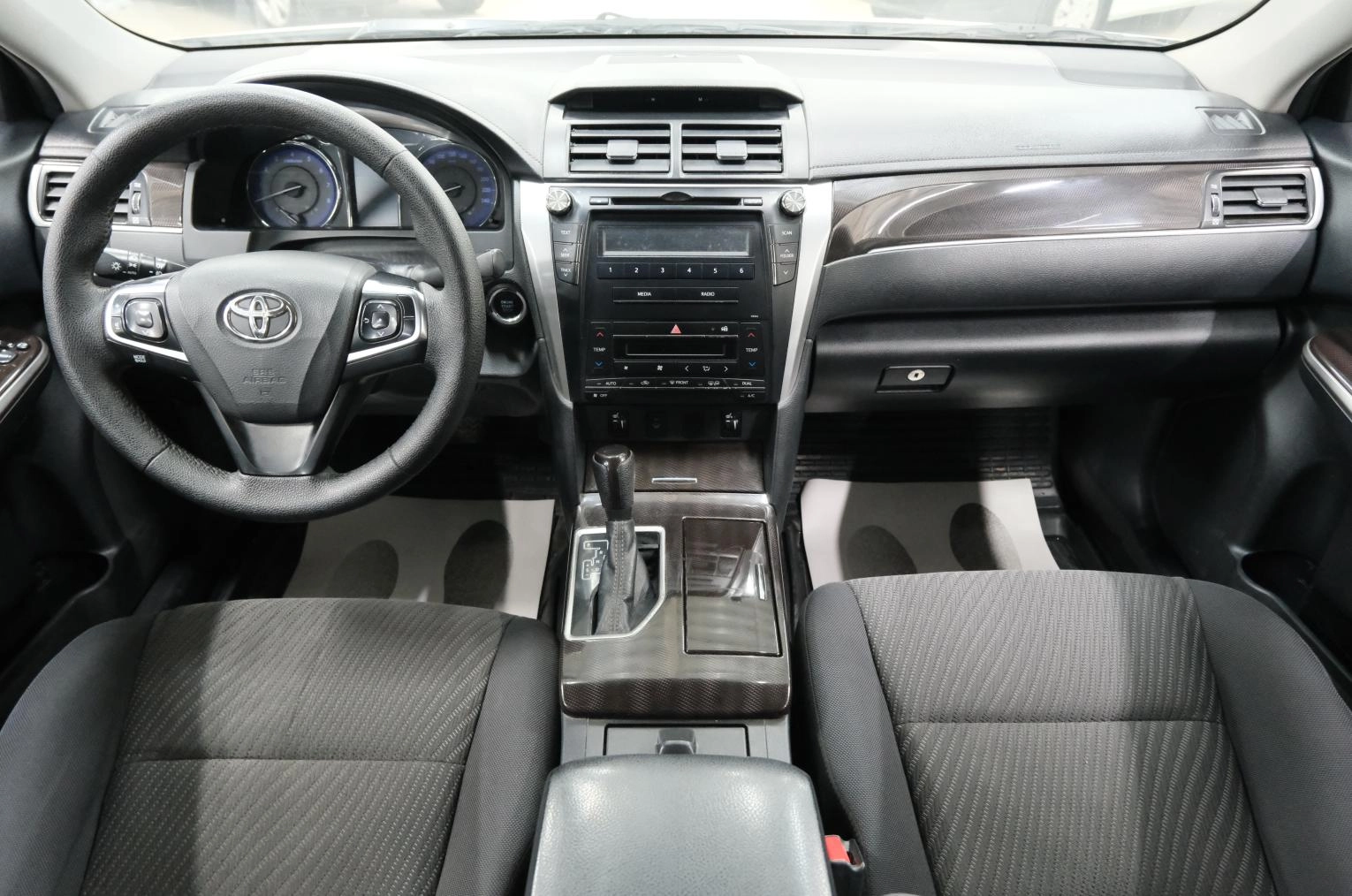 Toyota Camry 15 из 24