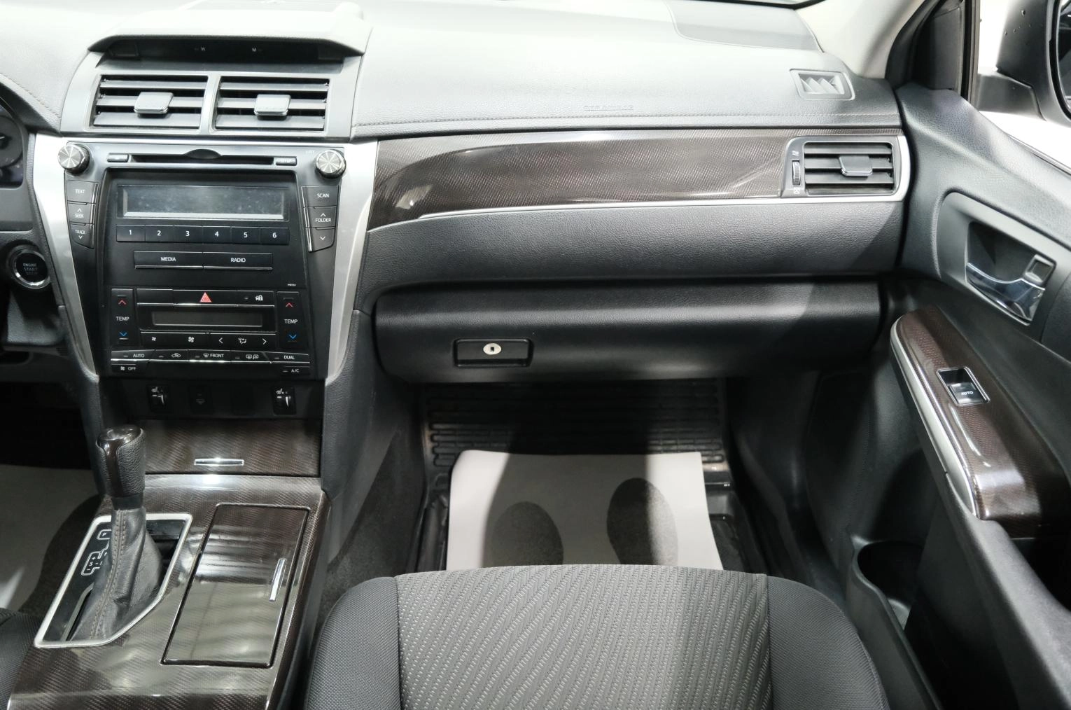 Toyota Camry 19 из 24