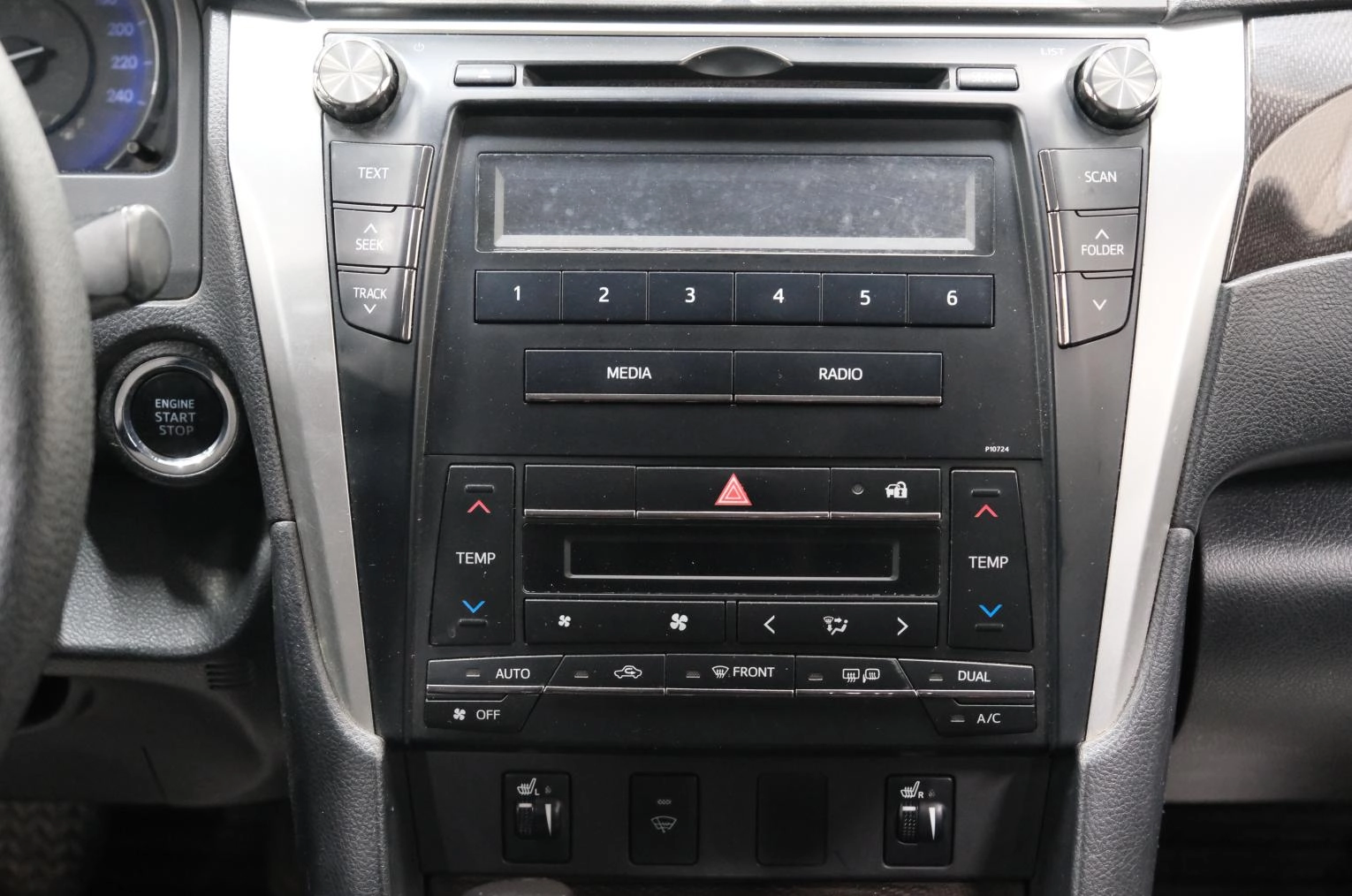 Toyota Camry 17 из 24