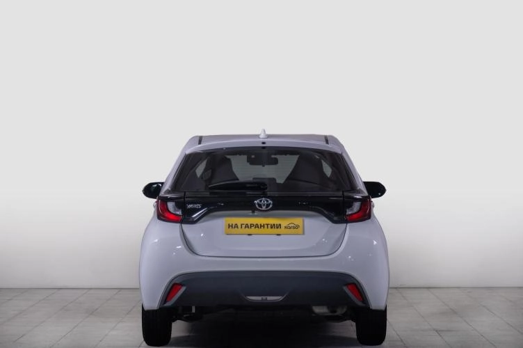 Toyota Yaris 4 из 6