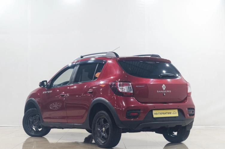 Renault Sandero Stepway 4 из 6