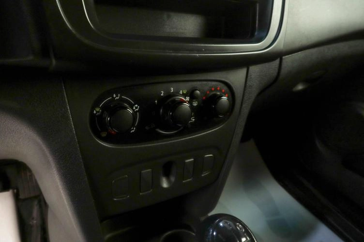 Renault Logan 11 из 14