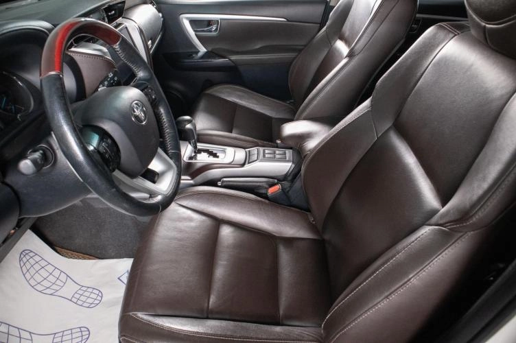 Toyota Fortuner 8 из 21