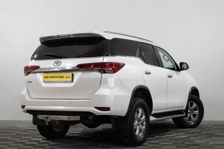 Toyota Fortuner 6 из 6