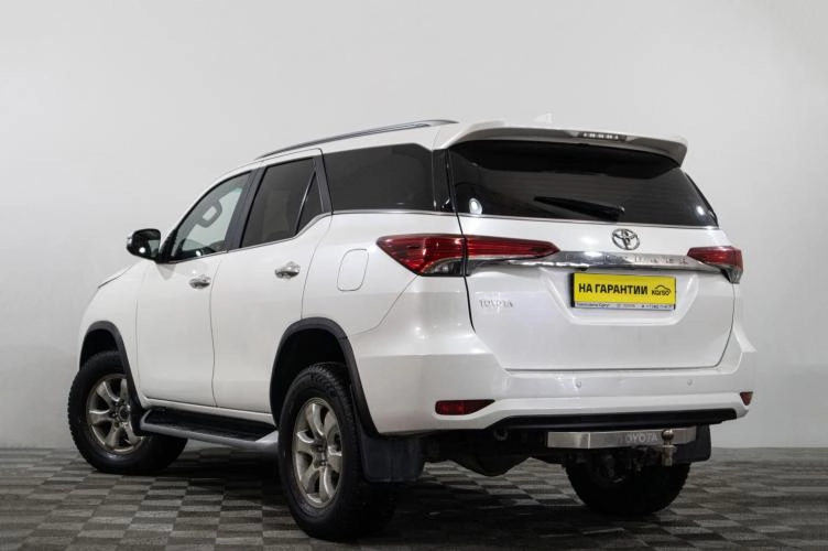 Toyota Fortuner 4 из 5