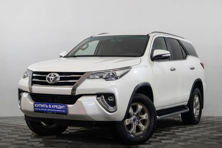 Toyota Fortuner 3 из 5