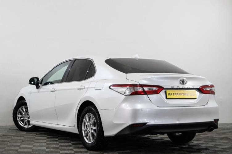 Toyota Camry 4 из 5